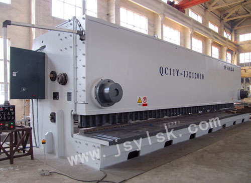 QC11Y-13*12000大型剪板機(jī)