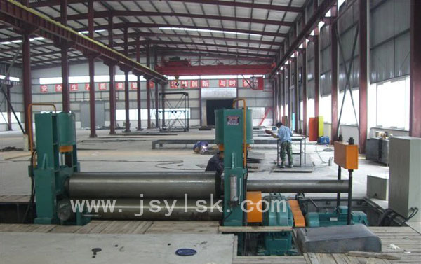 液壓三輥對(duì)稱式卷板機(jī)