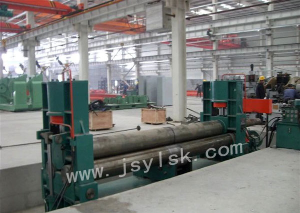 液壓三輥對(duì)稱(chēng)式卷板機(jī)