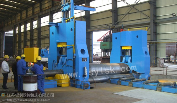 大型上輥萬(wàn)能式卷板機(jī)