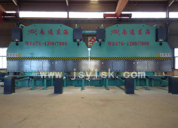 WC67Y/E系列雙機(jī)聯(lián)動折彎機(jī)
