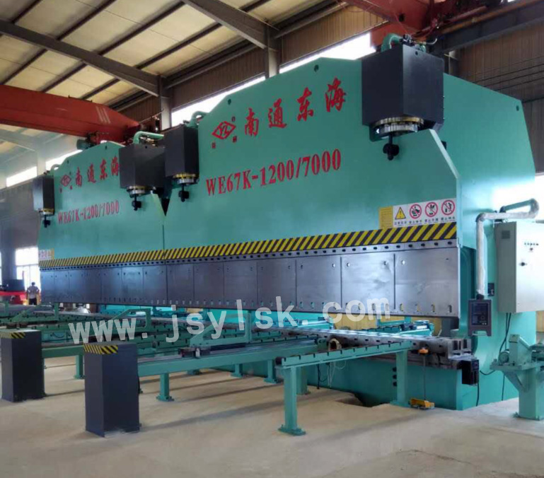 WC67Y/E系列雙機(jī)聯(lián)動(dòng)折彎?rùn)C(jī)