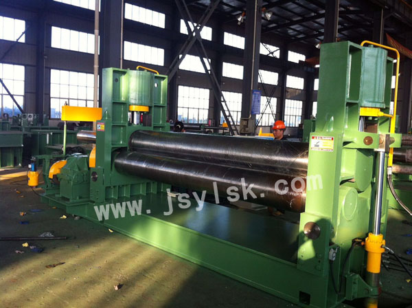 液壓三輥對稱式卷板機(jī)