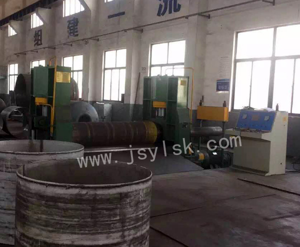 中小型上輥萬能式卷板機(jī)