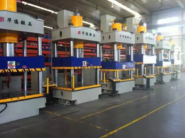 四柱液壓機(jī)