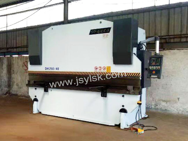 WC67Y-40/2000液壓折彎機(jī)